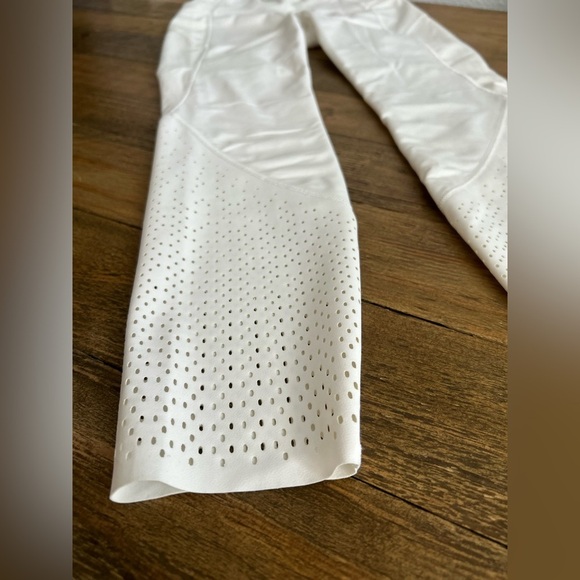 LULULEMON White High-Waisted Anew Tight Leggings with Perforated Detail n legs - Picture 6 of 11